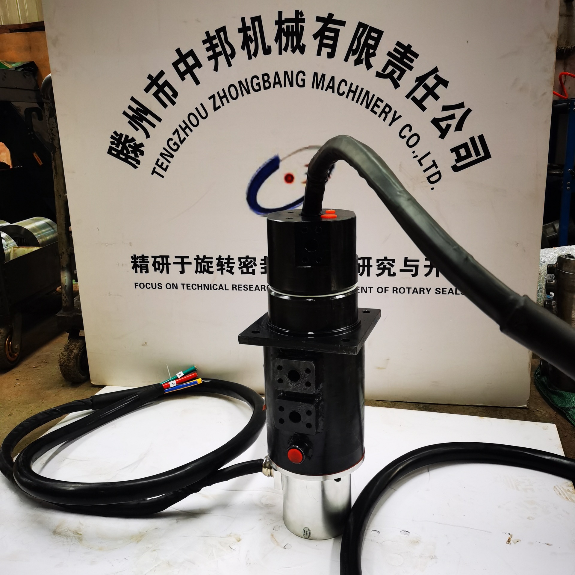 滕州市中邦供应工程车用多通路导电中心回转接头