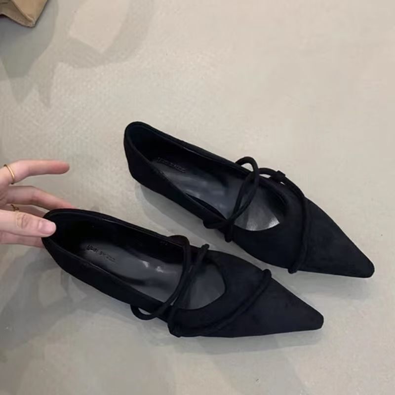 フランスの柔らかい底の疲れないヒョウ柄の女性用靴 2024 春と秋の平底レトロな尖った黒の通勤靴|undefined