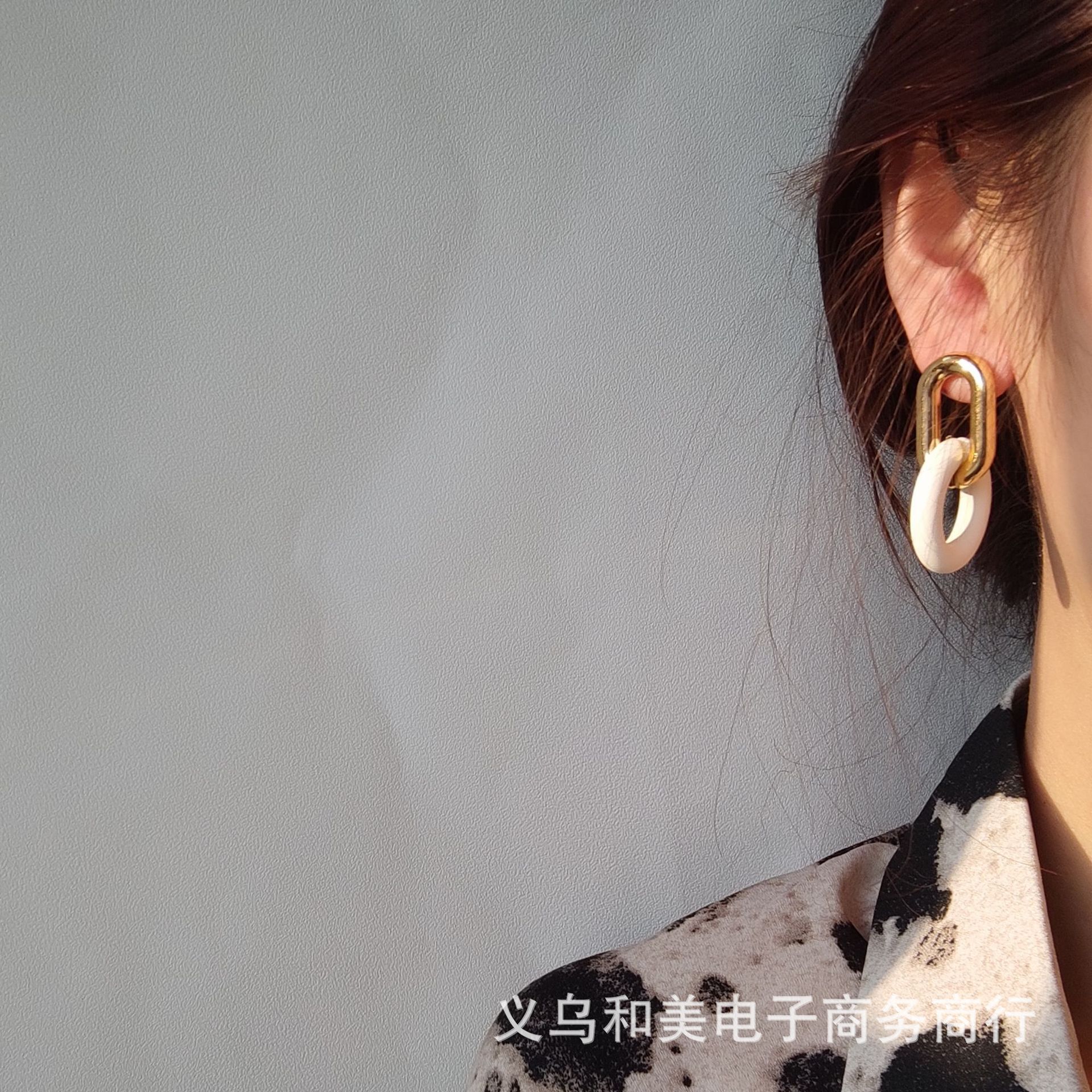 Spring and Summer new 2021 fresh candy color hollow round acrylic chain earrings niche sweet earrings