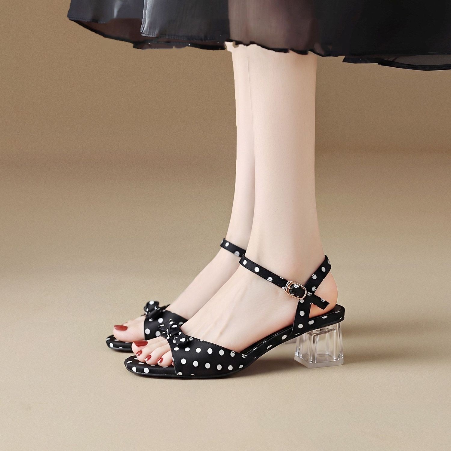 2026 verano de tacones cuadrados de dedos abiertos sandalias para mujeres moda francesa comercio exterior elegantes con sandalias para mujeres