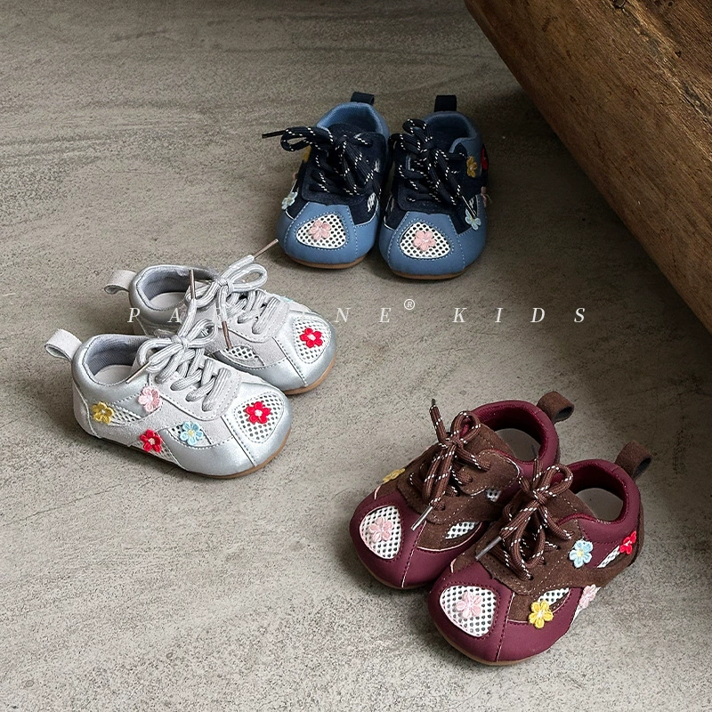 Кожаные детские цветочные кроссовки Летние новые детские цветы принцессы сандалии повседневные туфли