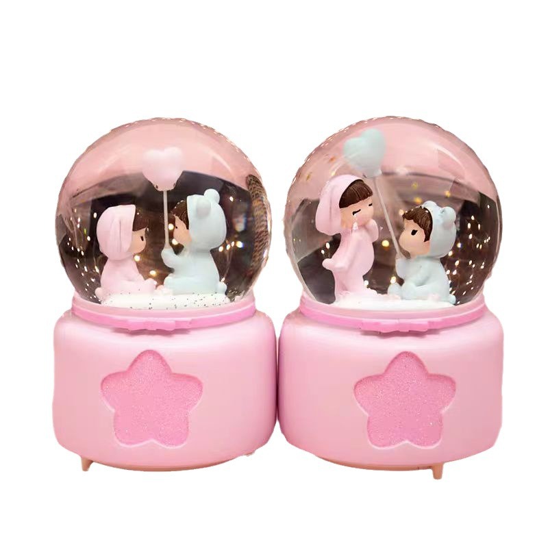 Adornos de resina de venta directa de fábrica, bolas de cristal, nieve, cumpleaños para hombres y mujeres, regalos de graduación para novias y parejas de estudiantes