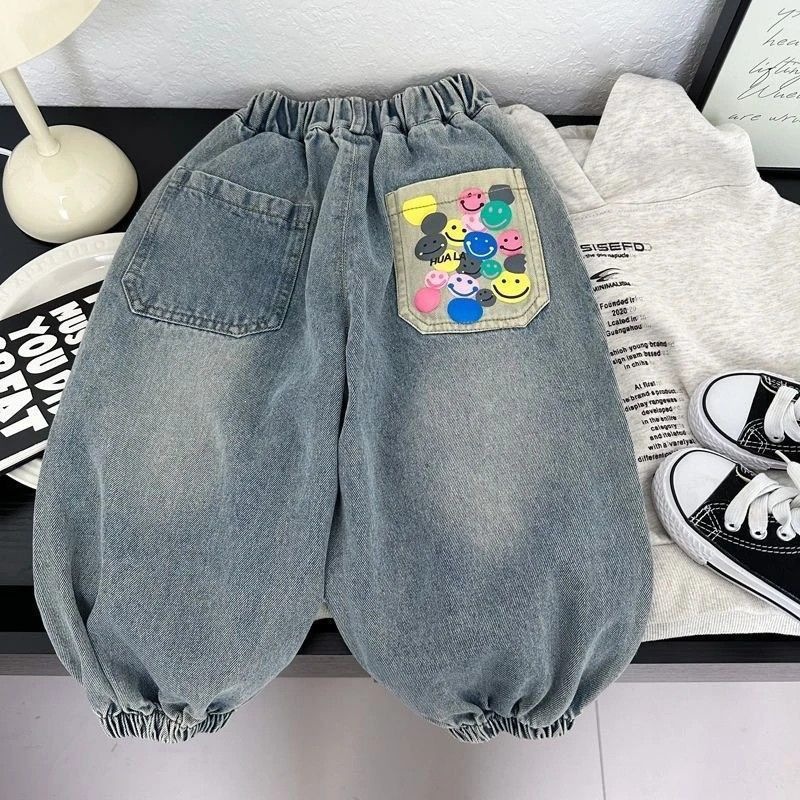 New stylish and fashionable gradient color jeans for children in spring and autumn. Perfect for toddlers and toddlers.
