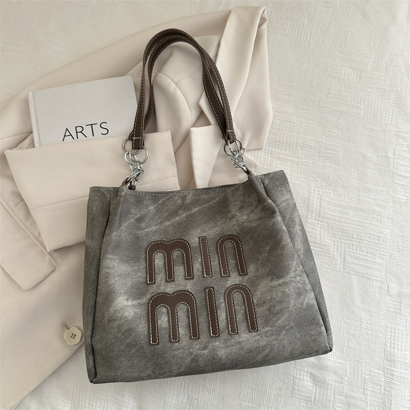 Carta de dama de gran capacidad de invierno 2024 nuevo estilo versátil bolso casual bolso de alta calidad sensación de moda
