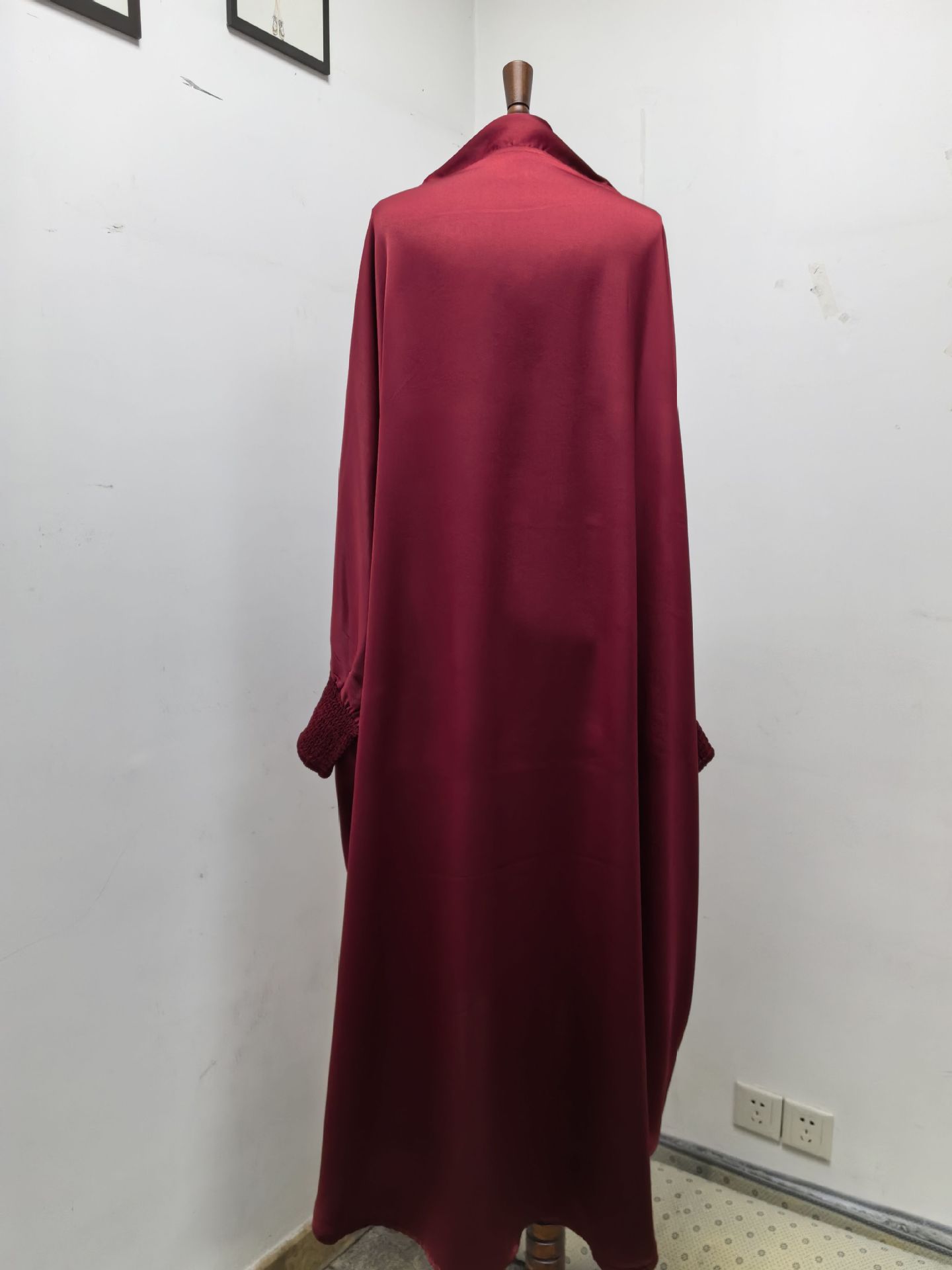 Abaya longa com capuz para mulher e criança moda modesta_voghion.com
