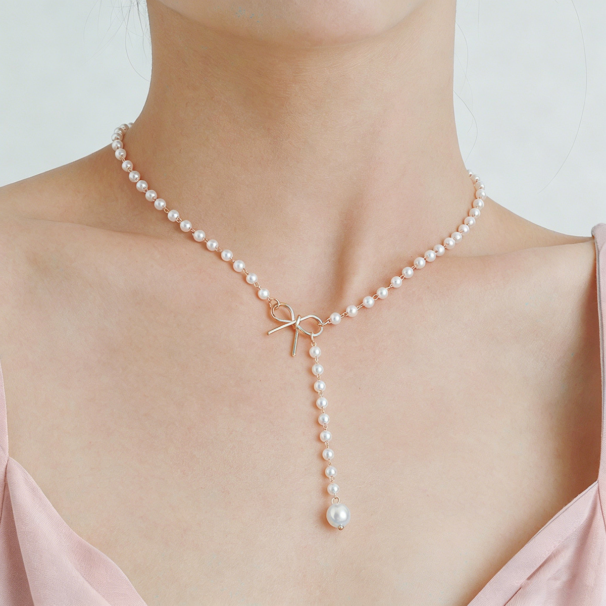 small design necklace with bow from pearl