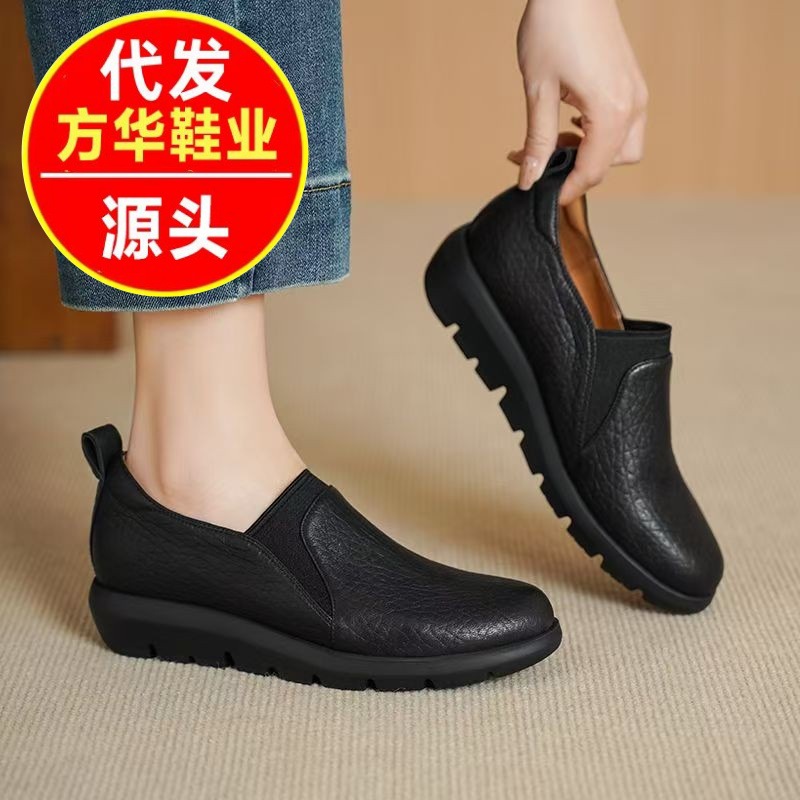Zapatos de cuero suave redondos de boca superficial para mujeres 2026 primavera y verano nuevos zapatos de madre planos con suela suave ligera y cómoda zapatos de soja