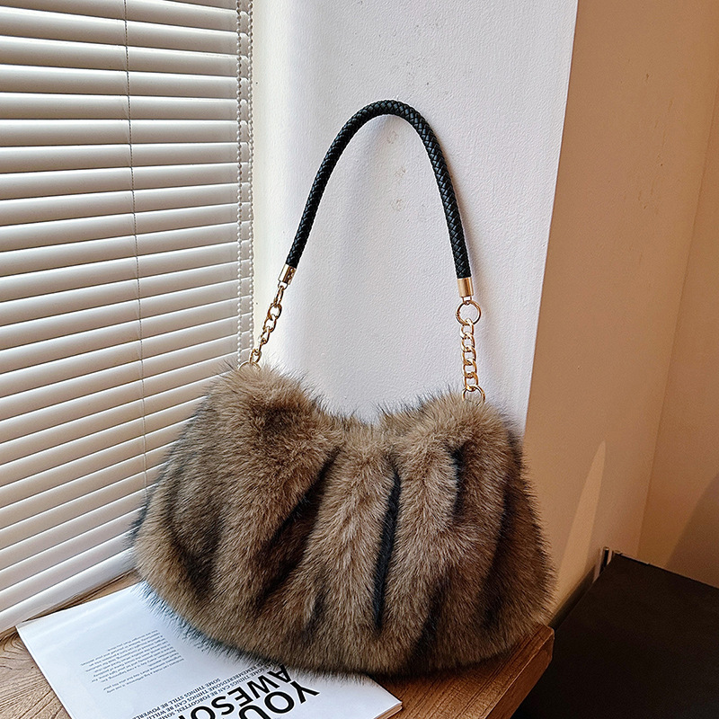 Autumn and winter plush bags for women, pleated niche cloud bags, high-end shoulder bags, crossbody bags, fashionable trendy furry bags