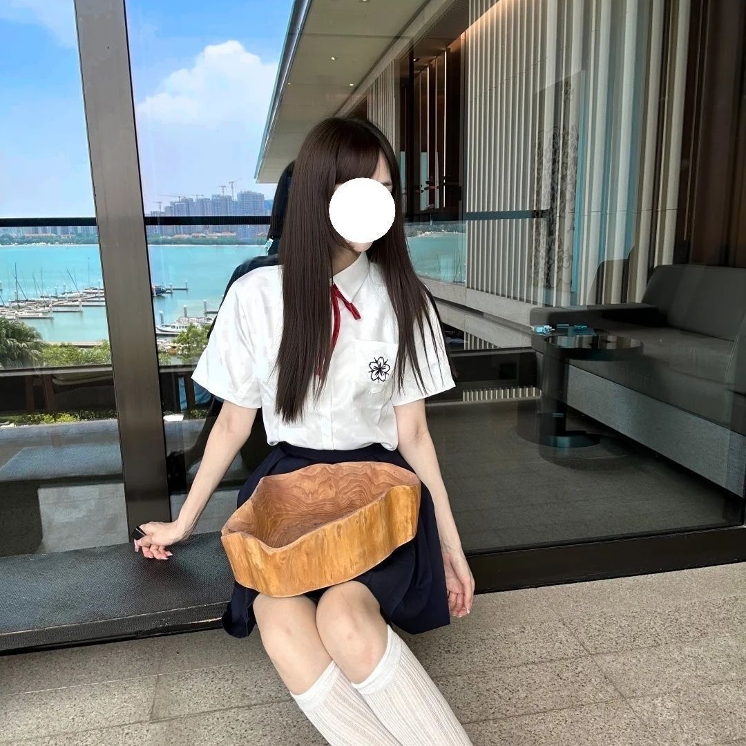 小个子穿搭学院风日系白色樱花刺绣短袖衬衫搭配黑色短裙显瘦套装