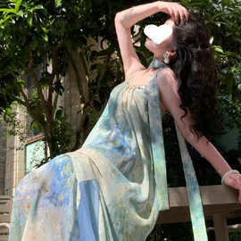 出游裙子2025新款连衣裙海边度假沙滩吊带裙