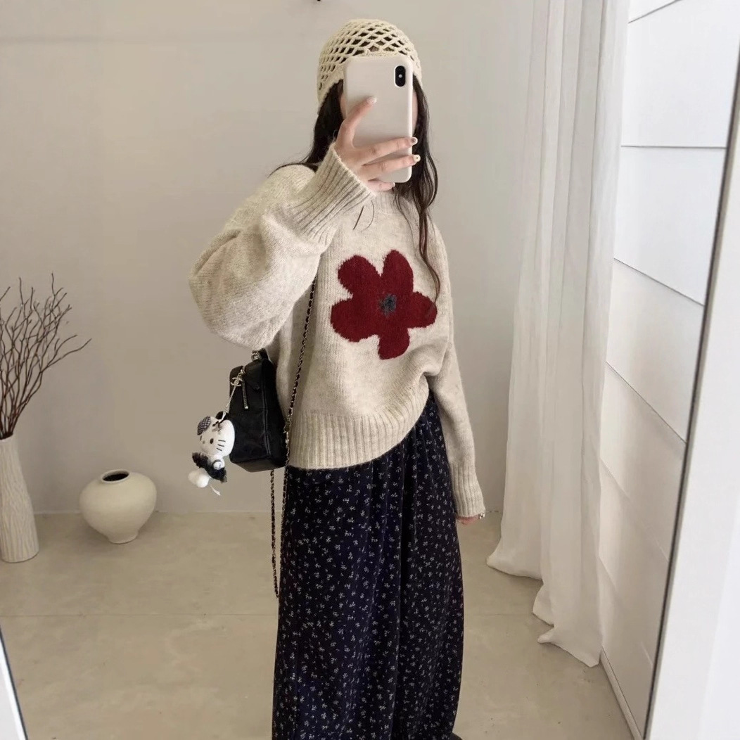 韩系圆领长袖毛衣女秋冬日系软糯甜美减龄花朵外穿内搭针织衫上衣