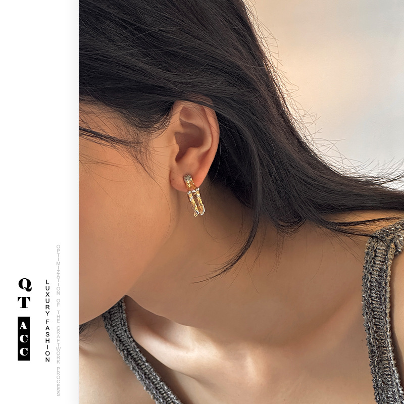 Personalidad original de los nuevos productos ins FengLiu orejas pentagonal doble forma de oro blanco contraste diseño pernos de orejas