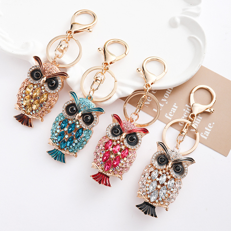 Europa y América creativa transfronteriza estilo hueco búho llavero de metal con diamantes bolsos de automóviles para animales colgantes de regalo