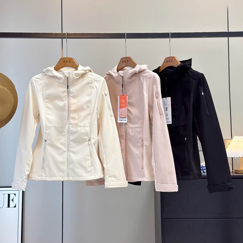 Urban Outdoor Softshell Jacket for Women, Spring and Autumn Slim Fit, Windproof and Waterproof, Suitable for Hiking, Cycling, and Mountaineering Urban Outdoor Softshell Jacket for Women, Spring and Autumn Slim Fit, Windproof and Waterproof, Suitable for Hiking, Cycling, and Mountaineering
