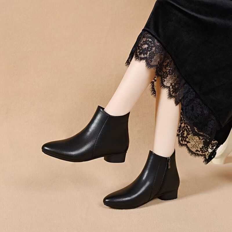 2026 new autumn and winter short boots for women, flat leather shoes, soft leather, pointed toe, autumn and winter ankle boots, soft leather, soft sole, mom shoes for women 2026 new autumn and winter short boots for women, flat leather shoes, soft leather, pointed toe, autumn and winter ankle boots, soft leather, soft sole, mom shoes for women