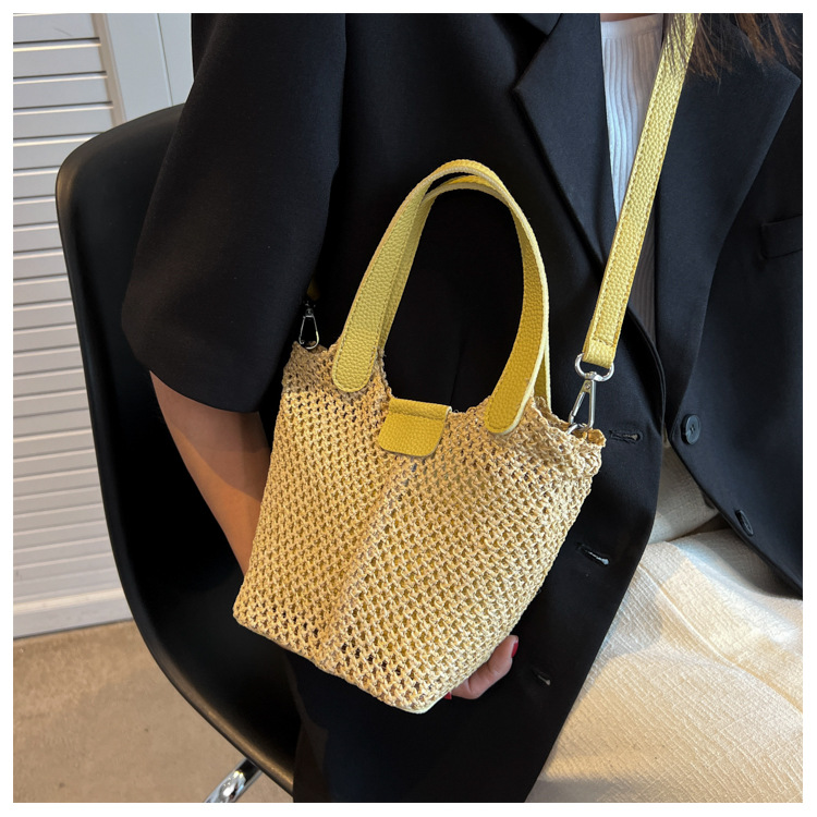 Women's Straw Solid Color Fashion Weave Bucket Type Zipper Hasp Bucket Bag display picture 3