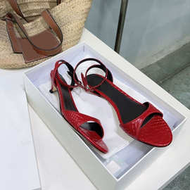 2025新款韩版红色一字扣露趾细跟凉拖鞋女时尚百搭尖头小猫跟凉鞋