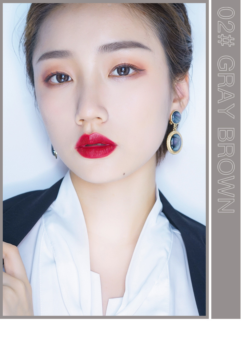 NOVO wooden hard-core double-ended eyebrow pencil is waterproof, sweat-proof, and does not fade. Each tip is distinct. It has a pencil style and can be used to shave duck beaks and flat heads undefined