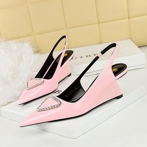 1097-K37 European and American banquet fashion women's shoes with high heels, sloping heels, glossy patent leather,