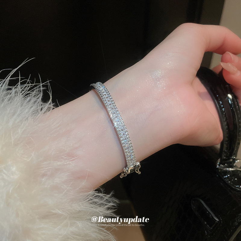 Pulsera con hebilla rectangular de circón, personalidad femenina, pulsera de temperamento de viento simple y frío, joyería de sentido avanzado de nicho al por mayor