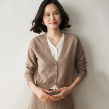 秋冬新款假两件羊绒针织衫女士拼色V领时尚开衫系扣毛衣拼色外套