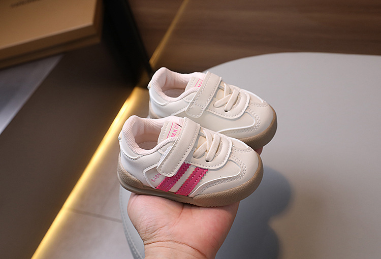 2024 Hierscht neit villsäitegt Board fir Jongen a Meedercher, däitsch Trainingsschong, mëll Sohlen Anti-Rutsch Puppelchers-Trëppelschong_voghion.com