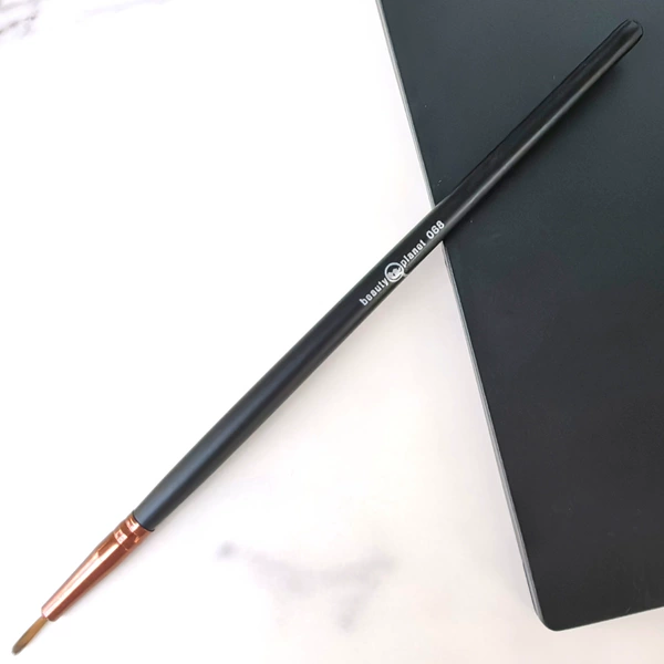 1 single-ended eyeliner brush