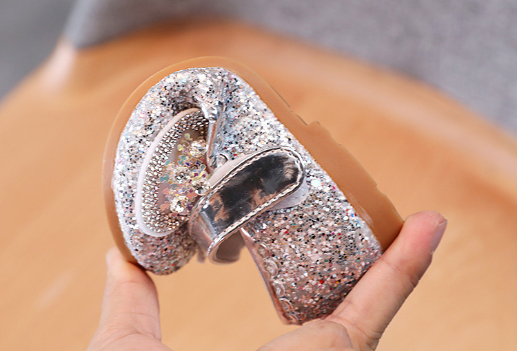 2024 frühjahr Neue Mädchen Mode Wasser Ziegel Cartoon Prinzessin Schuhe Koreanische Version Kleines Mädchen Pailletten Leder Schuhe Weichen Boden Baby Schuhe_voghion.com