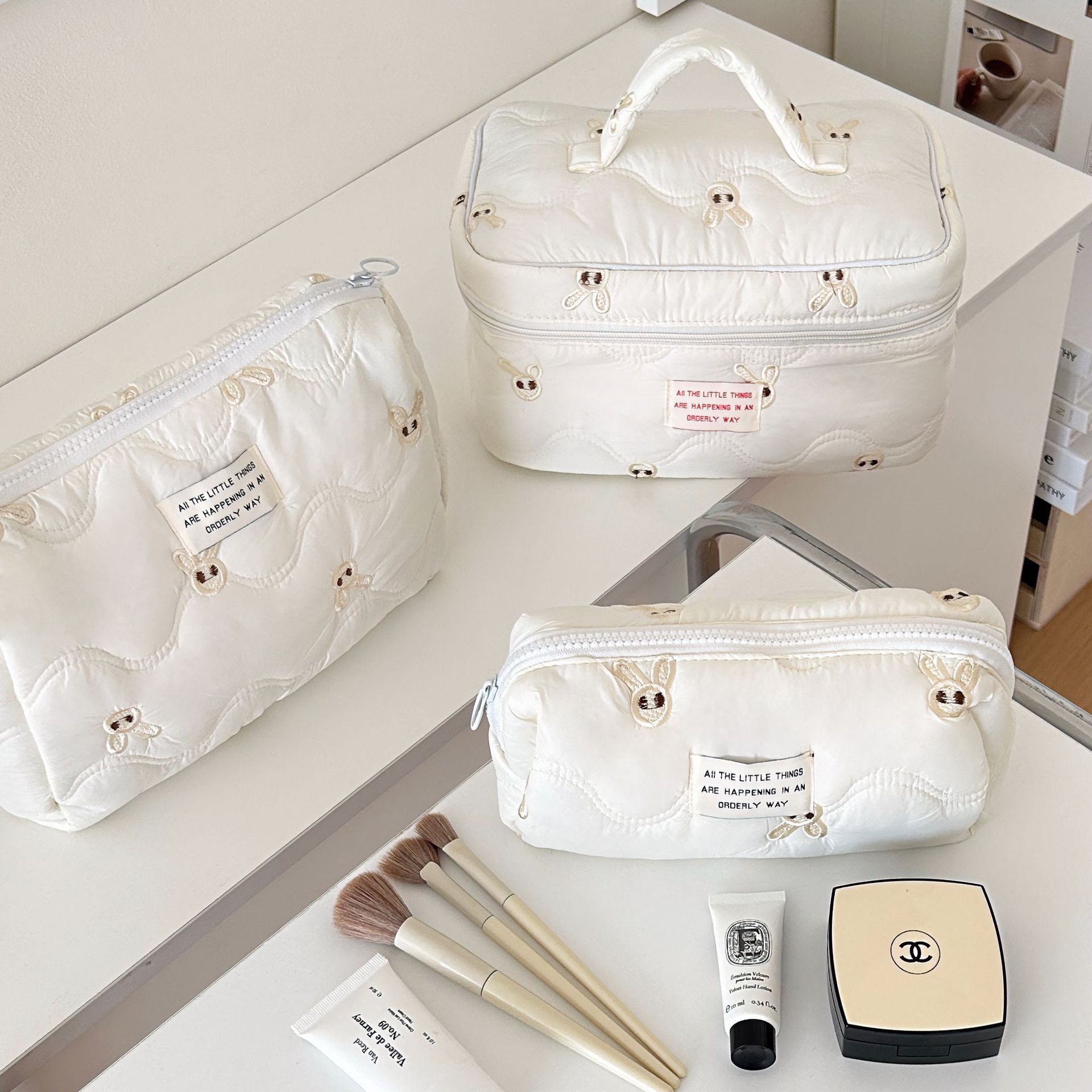 Versión coreana de la bolsa de cosméticos con lazo simple, bolsa de lavado de viaje portátil de gran capacidad, bolsa de almacenamiento de cosméticos para niñas