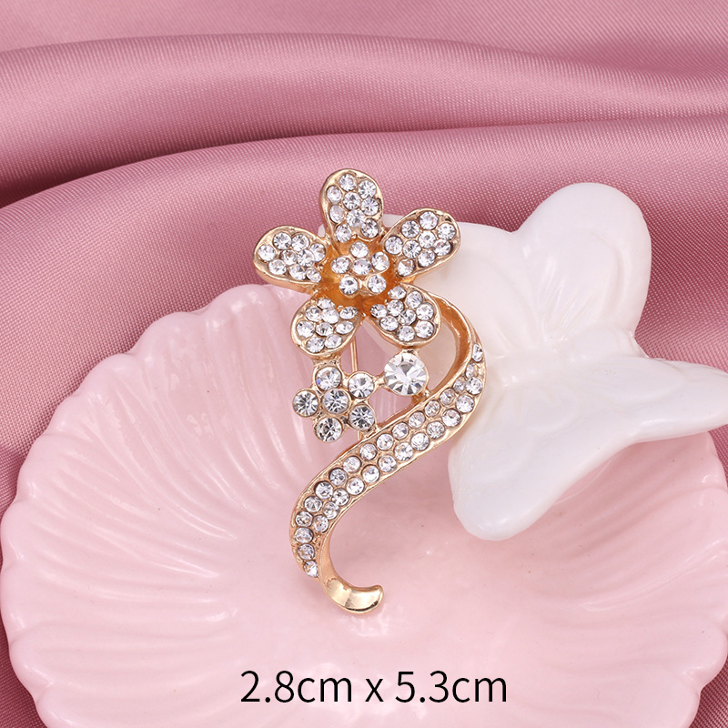 특별 통관 활 브로치 일본 패션 창조적 인 CORSAGE 핀 진주 모조 다이아몬드 성격 틈새 액세서리