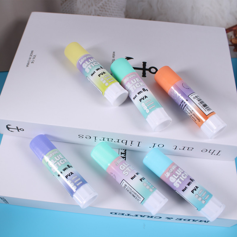 Venta al por mayor estudiante colorido hecho a mano de alta viscosidad fuerte pegamento sólido suministros de oficina pegamento sólido palo niños papelería suministros