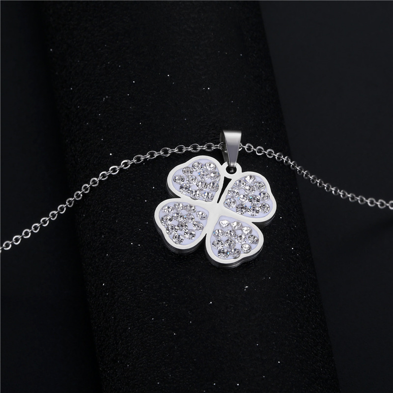 Wholesale Jewelry Simple Four-leaf Clover Pendant Stainless Steel Necklace Nihaojewelry display picture 4