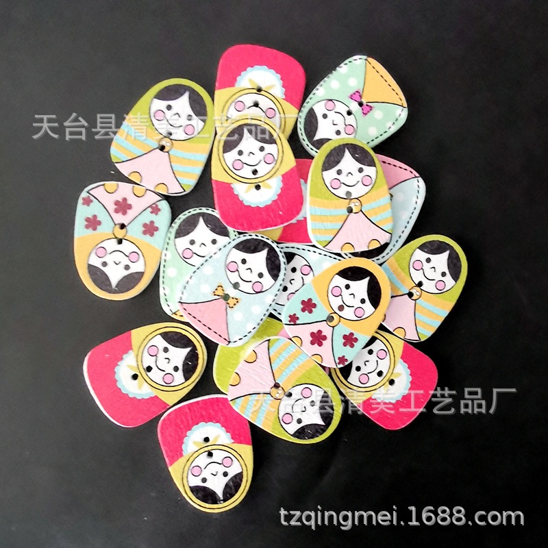 19*25mm fondo blanco muñeca de madera botón de madera decoración de madera muñeca pintada artesanía 50 por paquete