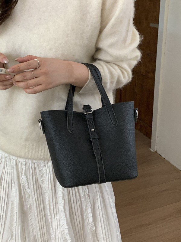 Nicho coreano canasta de platos portátiles bolsos de cubo para mujeres 2026 ventas calientes nuevas bolsas de hombro casuales de gran capacidad