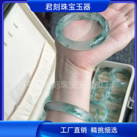 冰种飘花玉手镯翡翠色玉石高冰晴水飘绿花石英岩玉冰飘花玉镯子