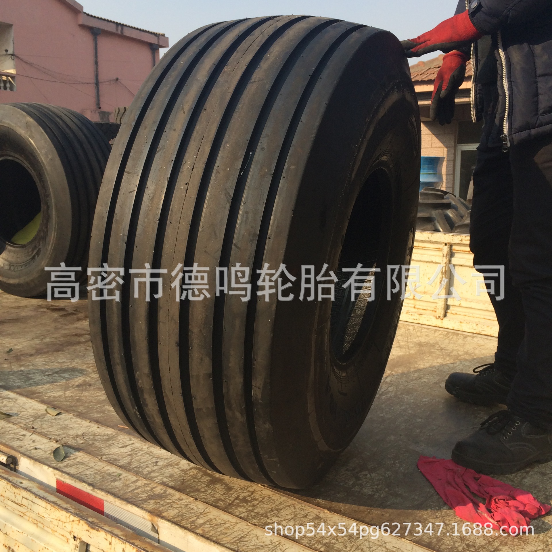 Suministro de neumáticos de la máquina de ensilado 12.5L-15 I-1 neumáticos de la máquina empacadora 16.5L-16,1