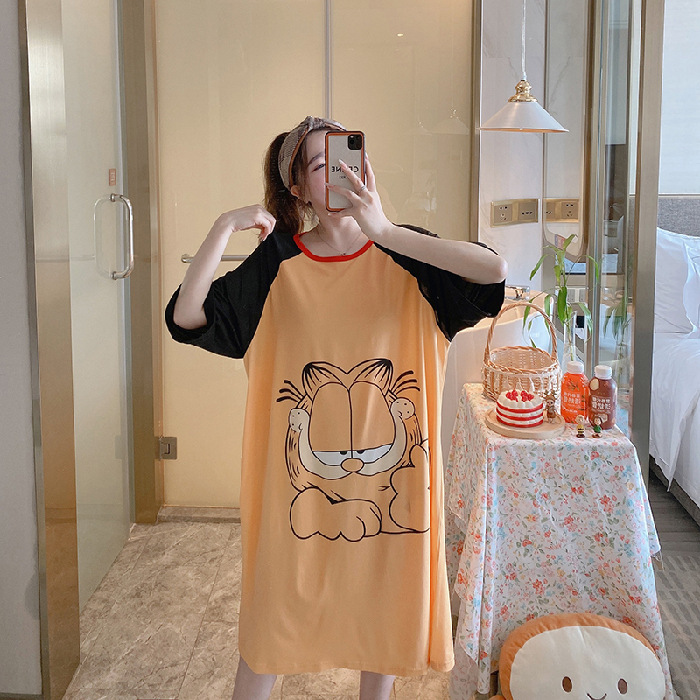 Nuestras ventas directas de la fábrica de verano de manga corta de mediados de longitud suelta de la muchacha exterior solo dibujos animados pijamas de seda vestido de las mujeres