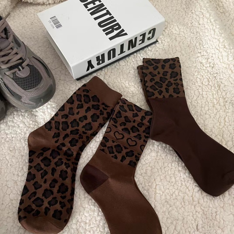 Carefully Selected Korean Autumn and Winter New Socks for Women, Leopard Print Brown Mid-Calf Socks, Maillard Color Trendyy Sports and Leisure Socks