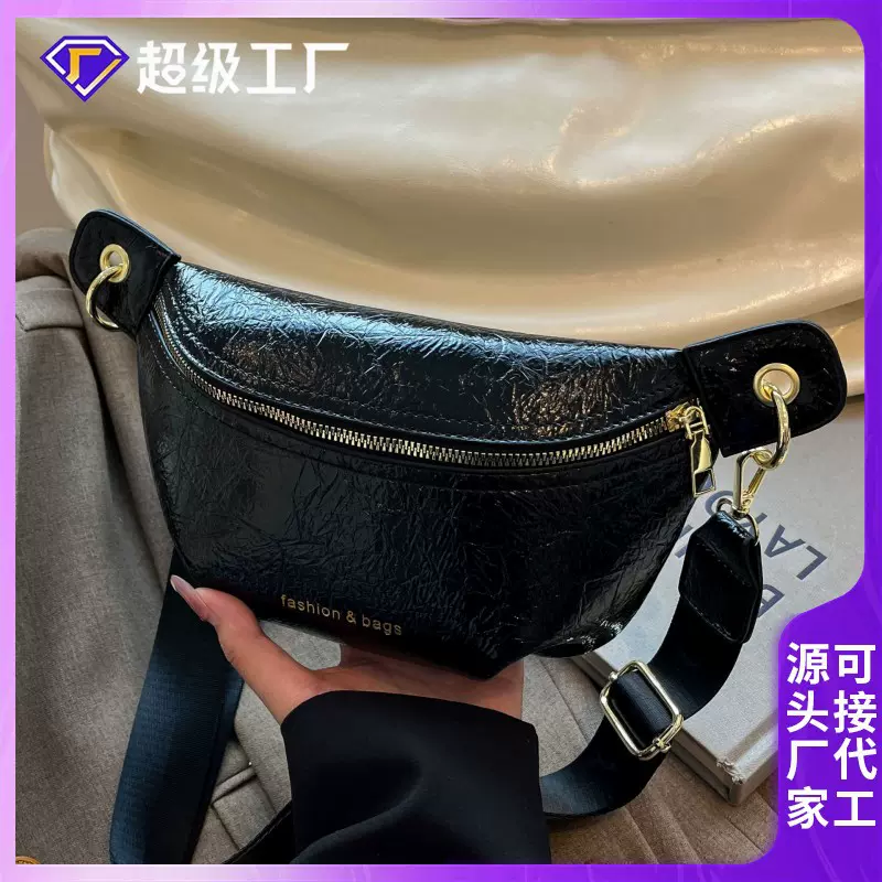 今年流行包包女2025春夏新款韩版小众饺子包宽肩带斜挎包复古胸包