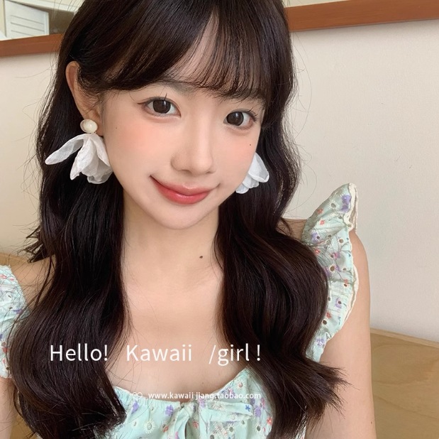 Atmósfera de hadas junto al mar Pendientes de gasa azul Diseño de nicho Pendientes de alta gama Temperamento suave Joyería de oreja de estilo de vacaciones