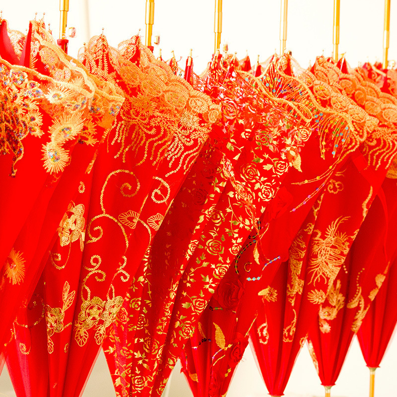 赤い傘の結婚祝いの結婚祝いの傘のレースの刺繍の中国式の結婚式の長い柄の傘の復古の結婚傘の花嫁の傘|undefined