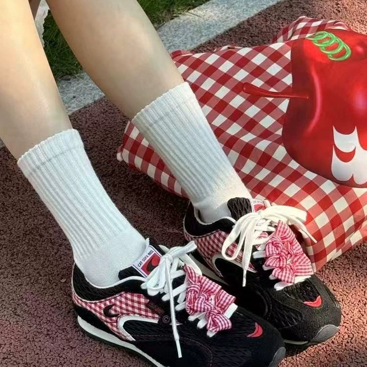 Дышащая повседневная обувь с сеткой для женщин, новинка 2025 года, удобная спортивная обувь в корейском стиле на шнуровке, удобная обувь в студенческом стиле, обувь Форрест Гамп