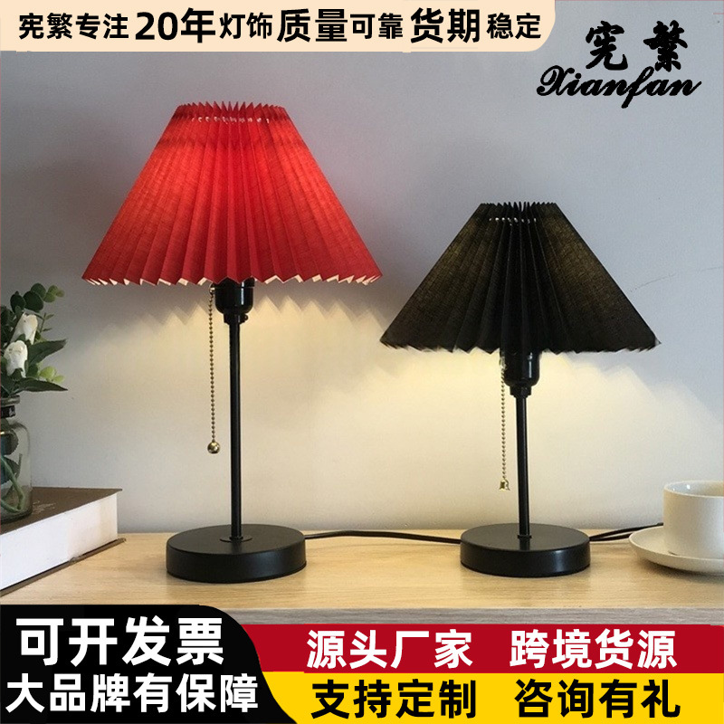 Fábrica directa de base de alambre de tracción de pliegues rojo y negro simple hierro forjado japonés estudio red ins decoración de iluminación de niña