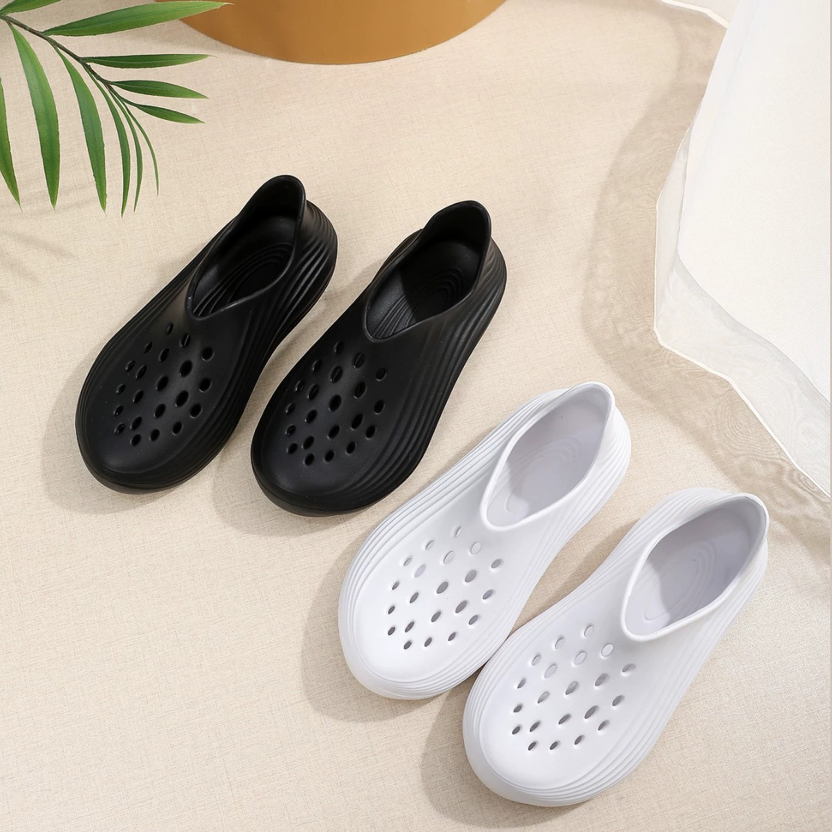 Мужские и женские водонепроницаемые сабо без шнуровки, парный стиль, летние пляжные сандалии, которые напоминают шагать по дерьму, модные и модные для верхней одежды.