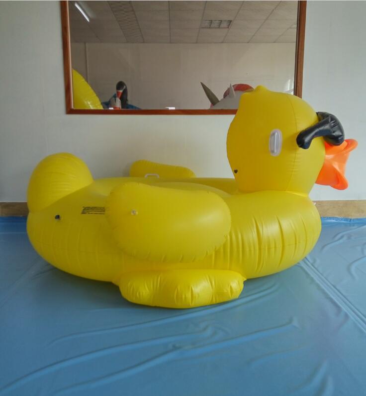 PVC充气大黄鸭水上浮排水上坐骑动物躺椅浮排详情7