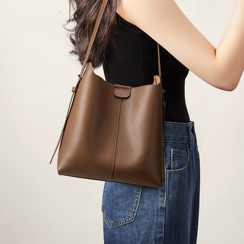 Wholesale 2026 New Autumn/Winter Women's Crossbody Bag, Commuter Bucket Bag, High-Quality Texture Large Capacity Shoulder Underarm Bag - Thumbnail 3