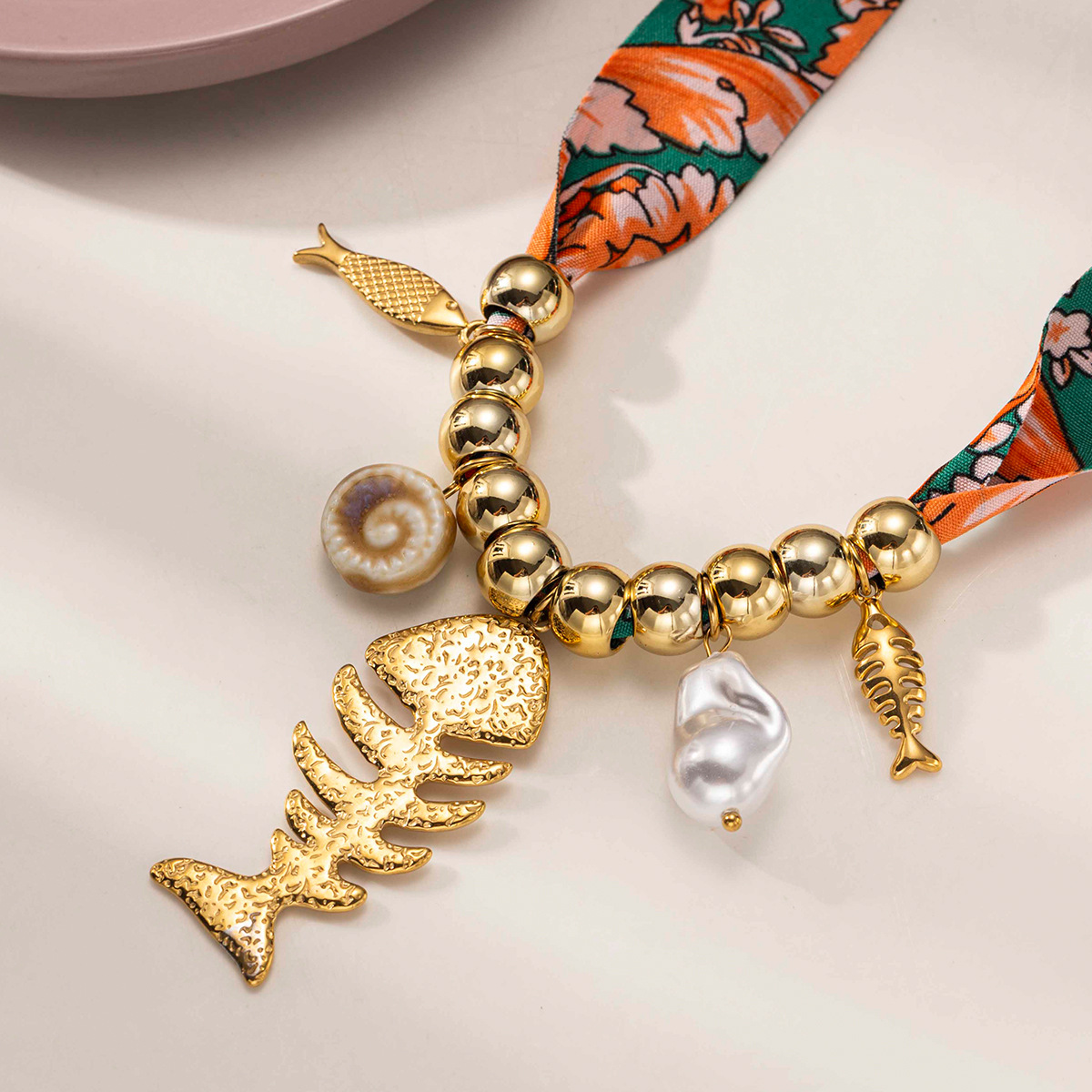 Collar de acero inoxidable TENA Europa y América lujo ligero de alto nivel, diseño de nicho universal, diseño de elementos marinos, collar de mujer