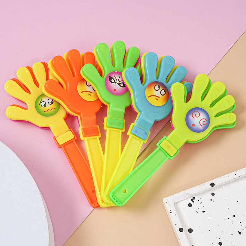 Mini trumpet clap palm kindergarten reward the whole class to share the small toy applauding the little palm of the small palm birthday sharing