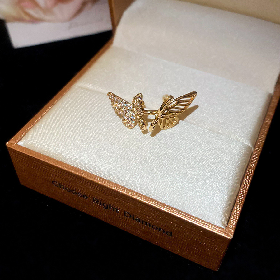 Clip de oreja de mariposa hueca de circón Clip de hueso de oreja sin orificio de oreja Pendientes de diseño de moda simple de alta calidad Pendientes de lujo ligero para mujer