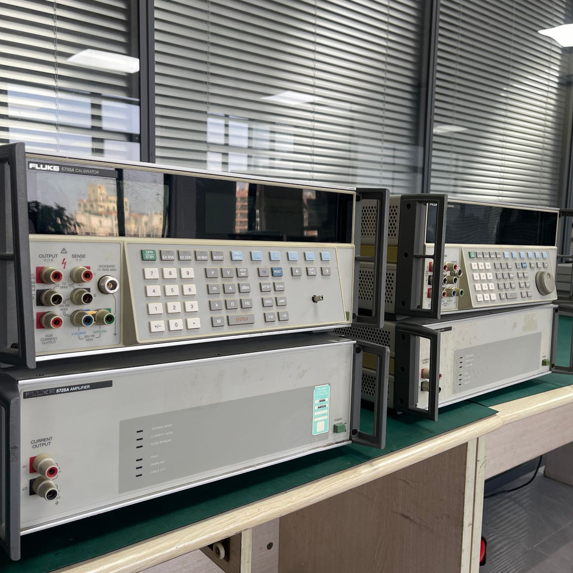 租售/回收FLUKE福禄克5700A 5720A万用表校准仪  精密校准器
